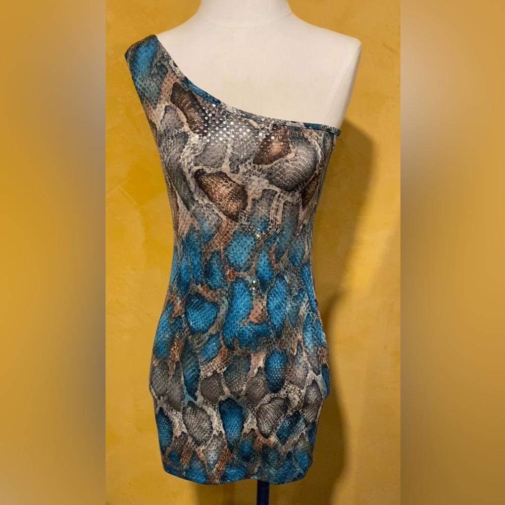Off the shoulder body-con minidress NWOT